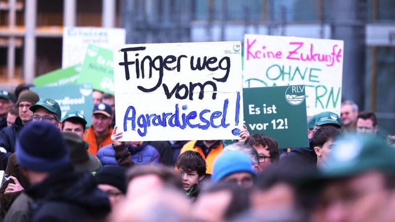 Bauern übergeben Zehn-Punkte-Katalog an Bundesregierung – Proteste weiten sich in EU aus
