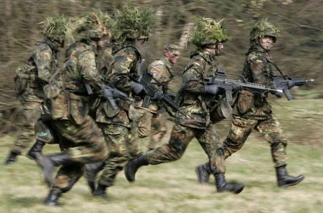 Es gibt etwa 1500 Zeit- und Berufssoldaten sowie freiwillig Wehrdienstleistende weniger als ein Jahr zuvor.