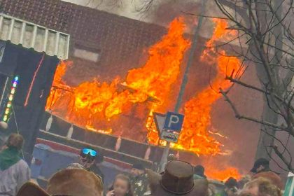 Mindestens ein Schwerverletzter bei Brand von Faschingswagen