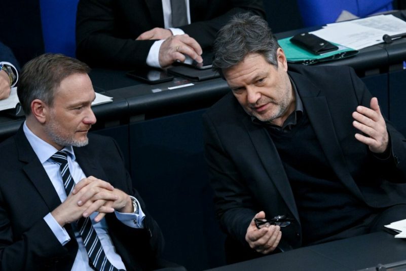 Bundesfinanzminister Christian Lindner und Wirtschaftsminister Robert Habeck wollen deutsche Unternehmen wettbewerbsfähiger machen.