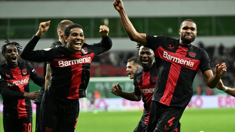 Die Leverkusener feiern den Einzug ins Pokal-Halbfinale.