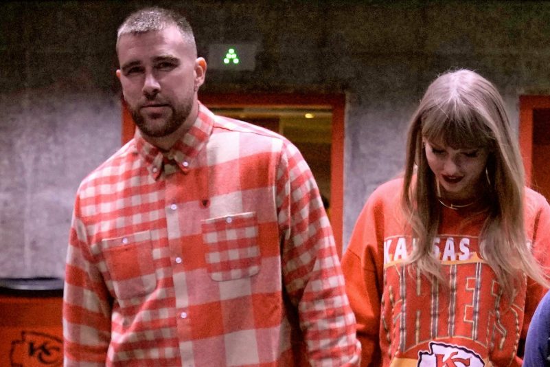 Travis Kelce von Kansas City Chiefs und Popstar Taylor Swift sind ein Paar.