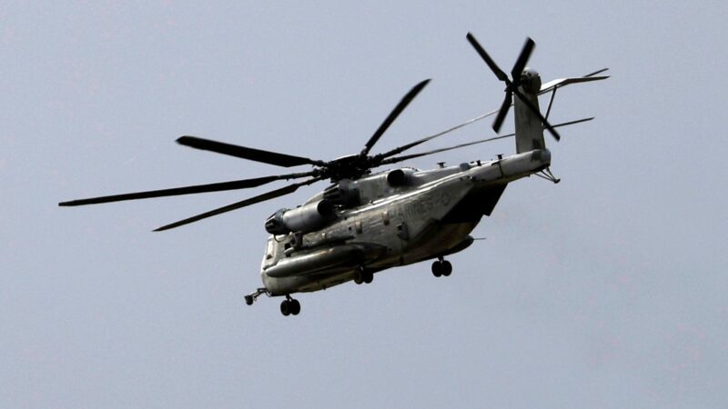 Ein solcher Marine CH-53E Super Stallion Hubschrauber ist bei stürmischem Wetter im Süden Kaliforniens verunglückt.