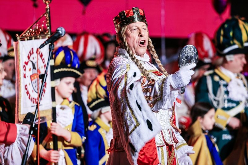 Jungfrau Frieda vom Kölner Dreigestirn kann am Rosenmontag nicht mitfeiern.
