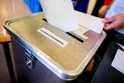 Zur Stimmabgabe aufgerufen sind 549.549 Berlinerinnen und Berliner statt zuletzt 2,47 Millionen.