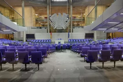Vier Berlin-Abgeordnete verlieren Bundestagsmandat - Parlament einen Sitz kleiner