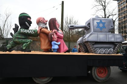 Karnevalswagenbauer Jacques Tilly mit nordrhein-westfälischem Verdienstorden geehrt