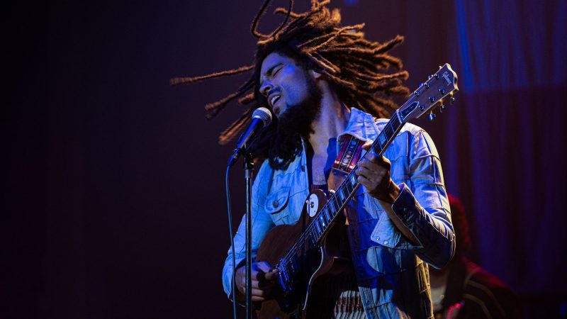 Kingsley Ben-Adir als Bob Marley in einer Szene des Films «Bob Marley: One Love»