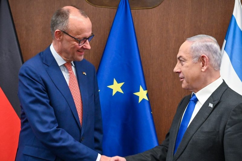 Friedrich Merz wird von Israels Premier Benjamin Netanjahu begrüßt.