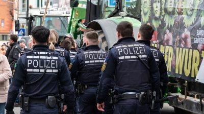 Nach Protesten gegen Grüne: Polizeigewerkschaft fordert Traktor-Verbot bei Demos