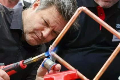 „Das ist der Weg, den die DDR gegangen ist“: Kretschmer zu Habecks Schulden-Vorstoß