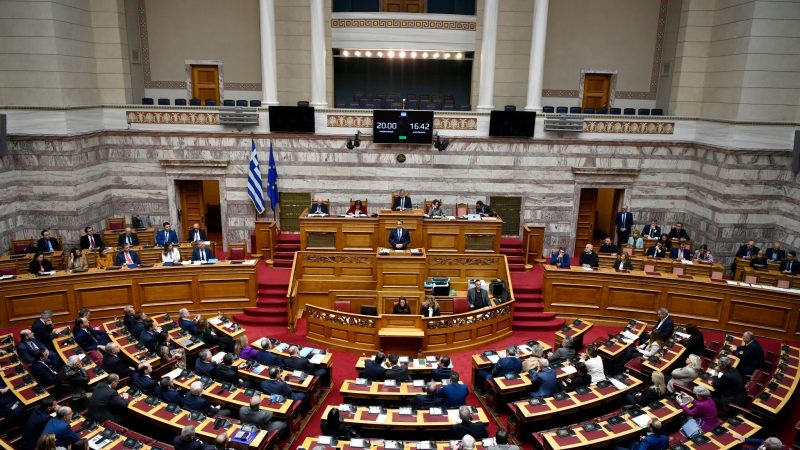 Nach der Verabschiedung des Gesetzes ist Griechenland das erste mehrheitlich christlich orthodoxe Land, das die standesamtliche Ehe zwischen gleichgeschlechtigen Menschen ermöglicht.