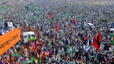 Tausende Oppositionsanhänger demonstrieren in Pakistan