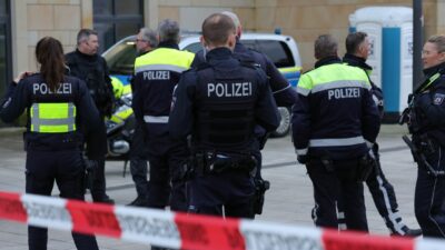 Die Polizei hat im Wuppertaler Hauptbahnhof einen größeren Einsatz gestartet.
