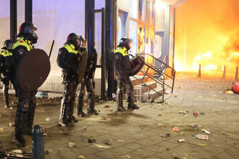 Die Polizei greift in eine Konfrontation zwischen zwei Eritreergruppen ein.