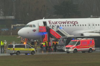Großeinsatz in Hamburg: Flugzeug platzen bei Landung zwei Reifen