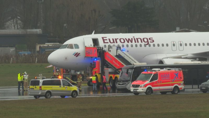 Großeinsatz in Hamburg: Flugzeug platzen bei Landung zwei Reifen