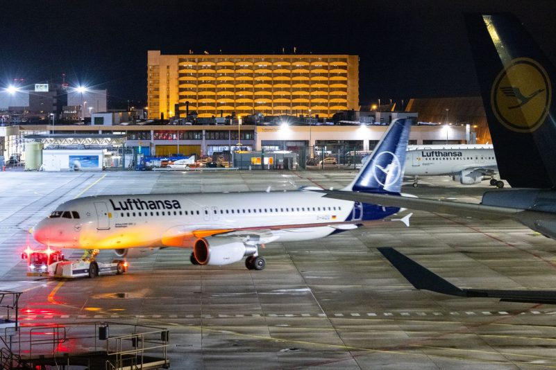 Die Gewerkschaft Verdi hat das Bodenpersonal der Lufthansa für Dienstag zu einem Warnstreik aufgerufen.