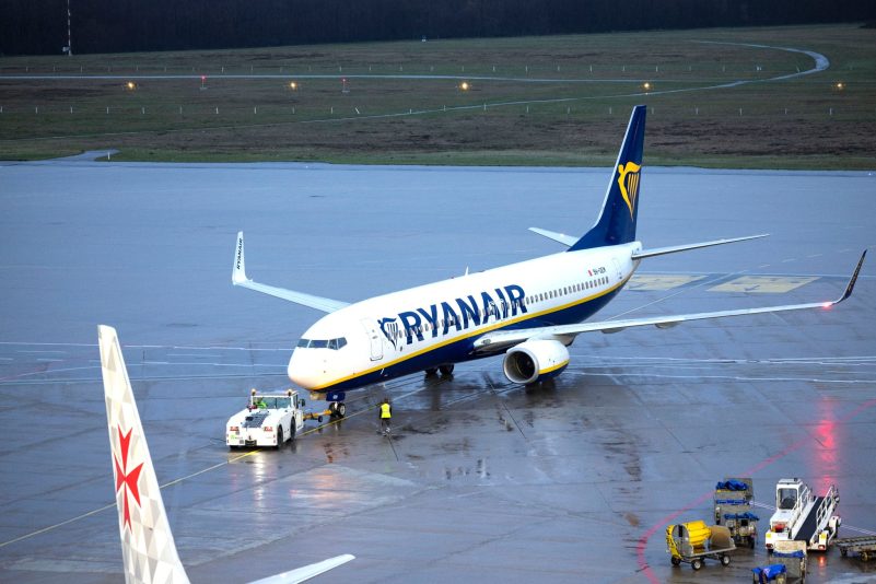 Billig-Airlines sollen in Spanien Bußgeld wegen Handgepäckgebühr zahlen