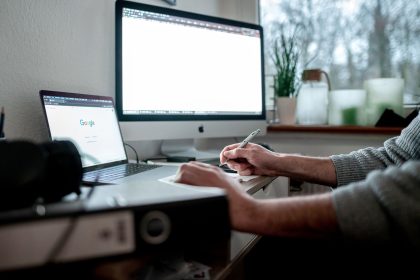 Stimmung in deutscher Wirtschaft hellt sich etwas auf