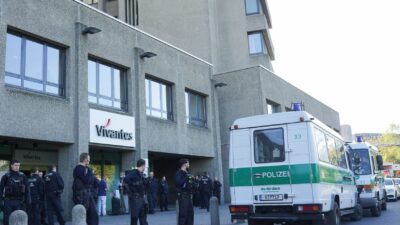 Berlin: Polizei riegelt Notaufnahme mit Maschinenpistolen ab
