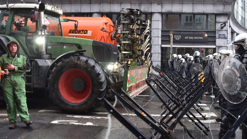 Bauernproteste in Brüssel: Traktoren blockieren EU-Viertel – Aktionen auch in Polen