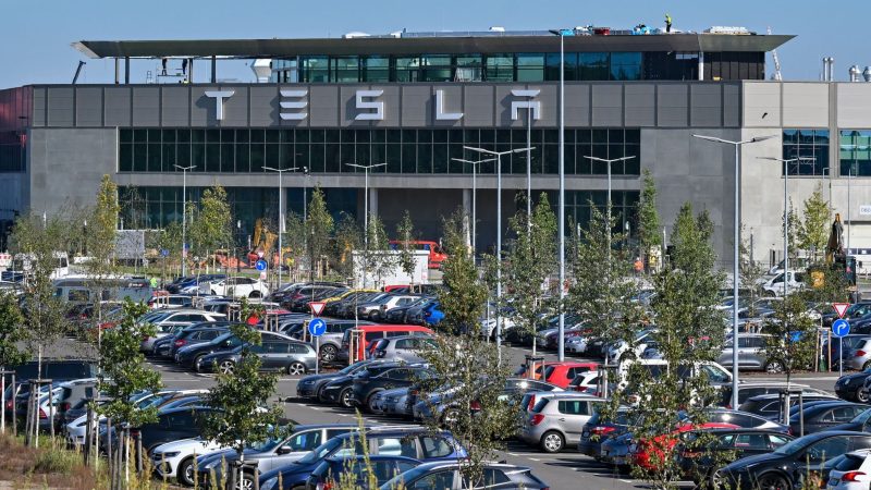 Seit 2022 produziert Tesla im brandenburgischen Grünheide Elektroautos.