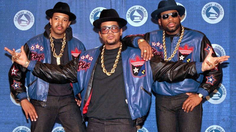 Die Rap-Gruppe Run-DMC: Joseph «Run» Simmons (l-r), Darryl «DMC» McDaniels und Jason Mizell «Jam Master Jay», im März 1988.
