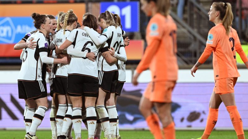 Die deutschen Frauen sind nach ihrem Sieg gegen die Niederlande bei Olympia dabei.