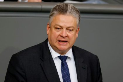 Waffen im Bundestag? AfD-Abgeordneter spricht von „Fake-News“