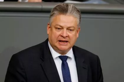 Waffen im Bundestag? AfD-Abgeordneter spricht von „Fake-News“