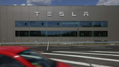 Terror gegen Tesla: Auch Supermärkte betroffen – Angst vor weiteren Anschlägen