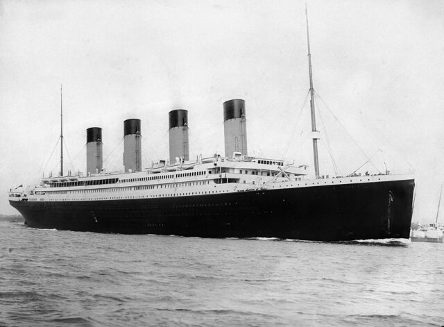 Titanic beim Auslaufen am 10. April 1912