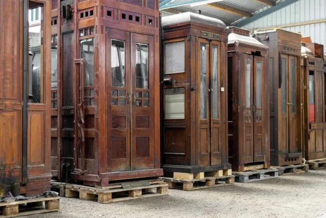 Sammlung von Aufzug-Café Besitzer Tauss