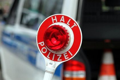 Polizei in Sachsen erwischt Fahrer mit Kängurus, Lamas und Tukan im Auto