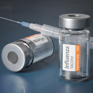 Kombination aus Grippe- und COVID-19-Impfung erhöht Schlaganfallrisiko bei Älteren