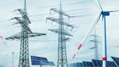 Windkraft- und Solaranlagen stellen laut den Netzbetreibern eine Herausforderung für die Stromnetze dar. Foto: iStock