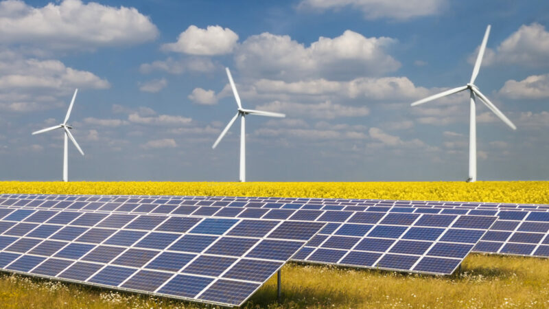 Schneller Ausbau von Wind und Solar erhöht den Strompreis und gefährdet die Netzstabilität