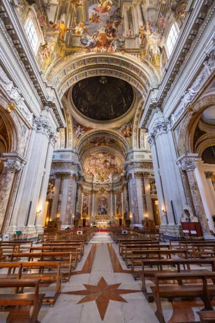Roter Marmorstern der Kirche Sant’Ignazio
