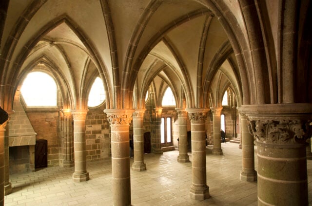 Innenraum der Abteikirche von Mont Saint-Michel