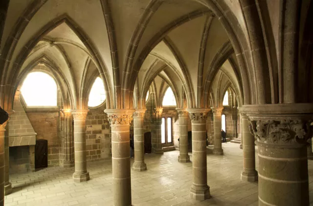 Innenraum der Abteikirche von Mont Saint-Michel