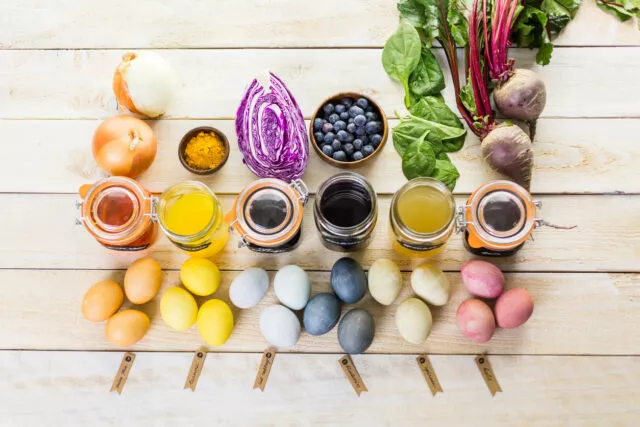 Ostern: Eier färben mit natürlichen Farben