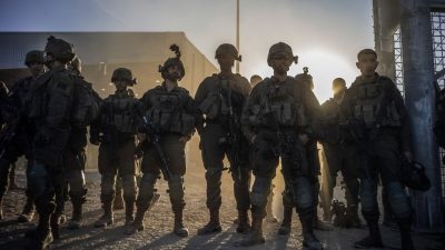 Dem israelischen Militär wird vorgeworfen, bei der Ankunft eines Hilfsgüterkonvois im Gazastreifen gezielt auf Palästinenser geschossen zu haben. Die Armee wehrt sich gegen die Vorwürfe.