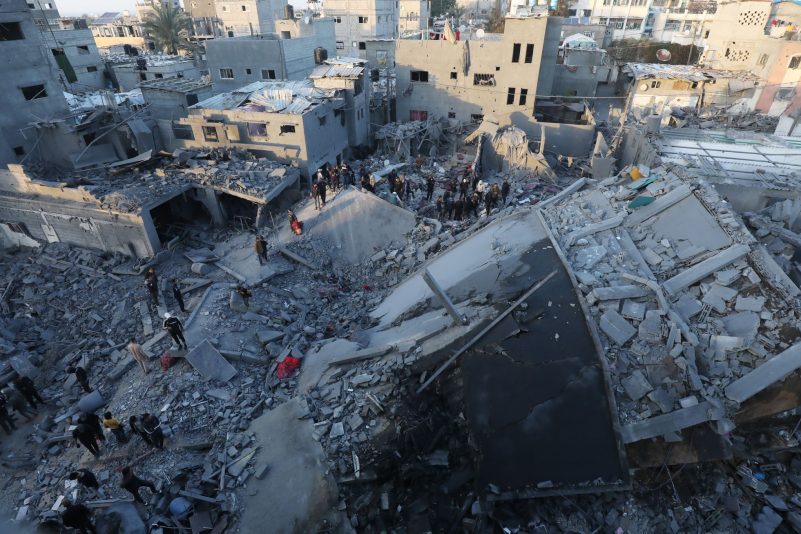 Zerstörungen im Gazastreifen - Vermittler bemühen sich um eine befristete Feuerpause und eine Freilassung von Geiseln.