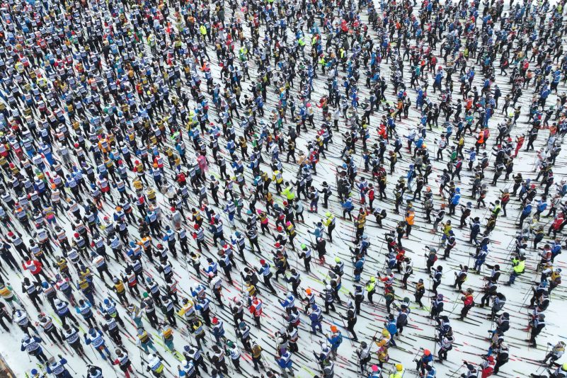 16.000 Teilnehmer kurz vor Beginn der 100. Ausgabe des Skilanglaufrennens.