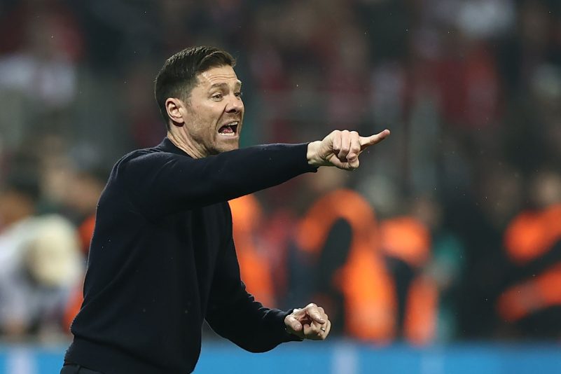 Leverkusens Trainer Xabi Alonso soll einem Bericht zufolge schon Gespräche mit den Bayern geführt haben.