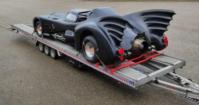 Das «Batmobil» bei der zollrechtlichen Abfertigung in Untermünkheim.