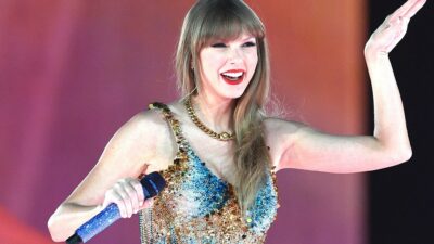 Taylor Swift tanzend und singend beim Coachella-Festival im Publikum gesichtet