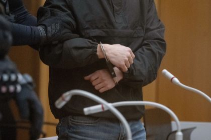 Handgranatenwurf auf Friedhof: Angeklagter zu zwölf Jahren Haft verurteilt
