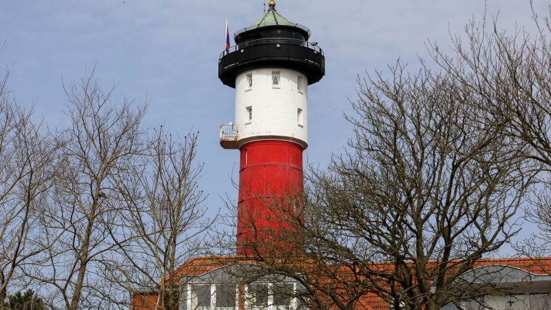 Der 39 Meter hohe, denkmalgeschützte Alte Leuchtturm ist eines der Wahrzeichen der Nordseeinsel.
